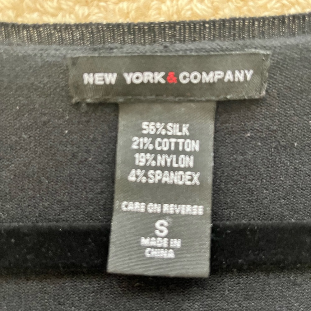 New York & Company Black V-Neck Top - Picture 4 of 5